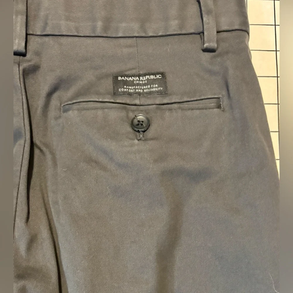 Banana Republic Men’s Size 30/30 Grey Mason Athletic Tapered‎ Fit Chinos
